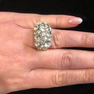 Women’s fashion ring